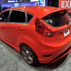 02-ford-fiesta-st-5-door-la.jpg